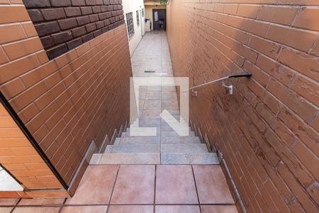 Casa à venda com 240m², 3 quartos e 2 vagasEscada