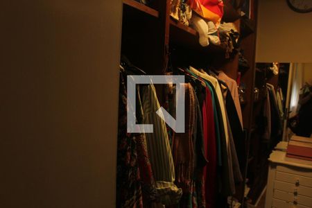 Apartamento à venda com 136m², 4 quartos e 3 vagasCloset da suíte 1