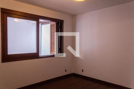 Casa à venda com 225m², 3 quartos e 3 vagas Casa à venda com 225m², 3 quartos e 3 vagasSala