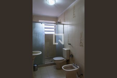 Casa à venda com 225m², 3 quartos e 3 vagas Casa à venda com 225m², 3 quartos e 3 vagasBanheiro