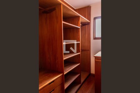 Casa à venda com 225m², 3 quartos e 3 vagas Casa à venda com 225m², 3 quartos e 3 vagasCloset do Quarto 3