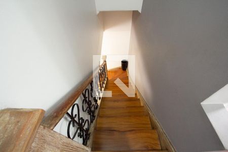 Escada de casa para alugar com 2 quartos, 120m² em Vila Olímpia, São Paulo