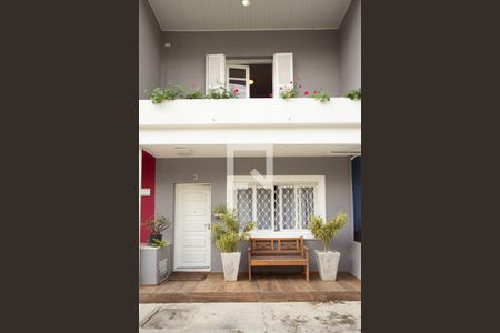 Casa para alugar com 120m², 2 quartos e 2 vagas Casa para alugar com 120m², 2 quartos e 2 vagasFachada