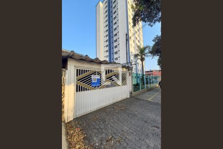 Casa à venda com 202m², 3 quartos e 4 vagas Casa à venda com 202m², 3 quartos e 4 vagasFachada