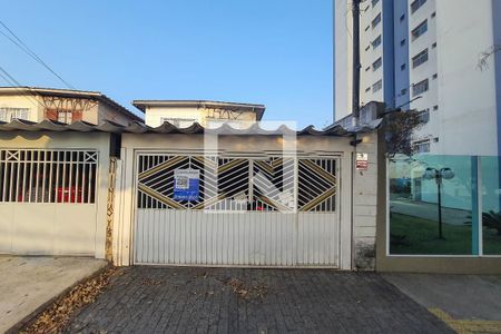 Casa à venda com 202m², 3 quartos e 4 vagas Casa à venda com 202m², 3 quartos e 4 vagasFachada