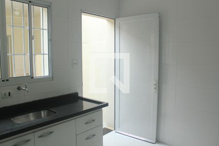 Cozinha de casa para alugar com 2 quartos, 100m² em Vila Anhanguera, São Paulo