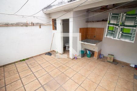 Casa à venda com 96m², 2 quartos e 1 vagaQuintal