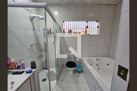 Casa à venda com 201m², 3 quartos e 4 vagasBanheiro da Suíte
