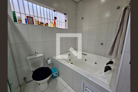 Casa à venda com 201m², 3 quartos e 4 vagasBanheiro da Suíte