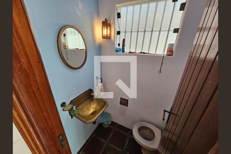 Casa à venda com 201m², 3 quartos e 4 vagasLavabo