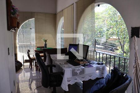 Sacada de casa para alugar com 3 quartos, 201m² em Jardim Leonor, São Paulo