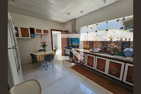 Casa à venda com 201m², 3 quartos e 4 vagasCozinha - Armários