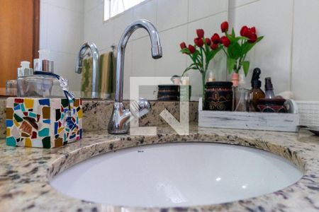 Casa à venda com 160m², 3 quartos e 2 vagasBanheiro da Suíte 1 Detalhe