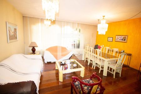 Sala de casa à venda com 3 quartos, 235m² em Vila Regente Feijó, São Paulo