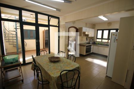 Casa à venda com 235m², 3 quartos e 3 vagasCozinha