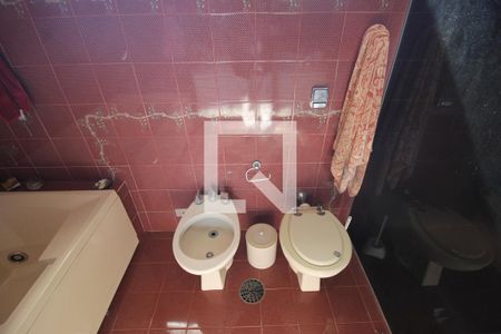 Casa à venda com 235m², 3 quartos e 3 vagasBanheiro da Suíte