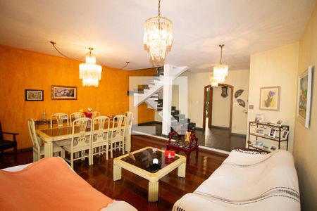 Sala de casa à venda com 3 quartos, 235m² em Vila Regente Feijó, São Paulo