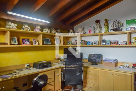 Casa à venda com 350m², 4 quartos e 5 vagas Casa à venda com 350m², 4 quartos e 5 vagasEscritório