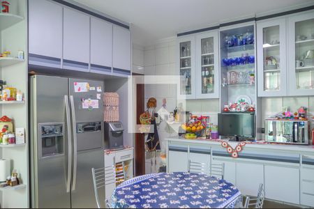 Casa à venda com 350m², 4 quartos e 5 vagas Casa à venda com 350m², 4 quartos e 5 vagasCozinha