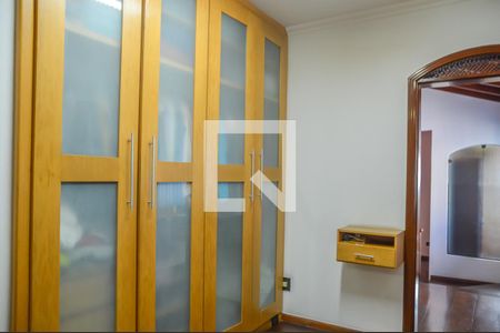 Casa à venda com 350m², 4 quartos e 5 vagas Casa à venda com 350m², 4 quartos e 5 vagasHall dos Quartos