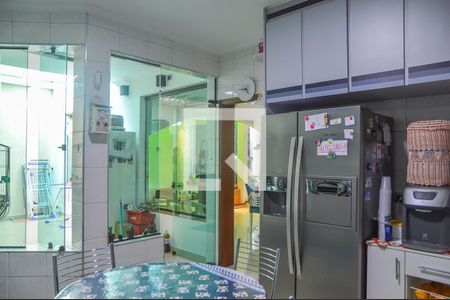 Casa à venda com 350m², 4 quartos e 5 vagas Casa à venda com 350m², 4 quartos e 5 vagasCozinha