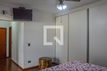 Casa à venda com 350m², 4 quartos e 5 vagas Casa à venda com 350m², 4 quartos e 5 vagasQuarto Suíte