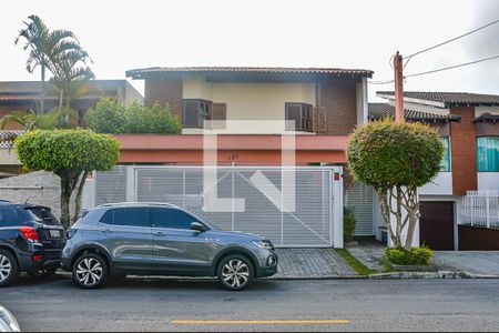 Casa à venda com 350m², 4 quartos e 5 vagas Casa à venda com 350m², 4 quartos e 5 vagasFachada