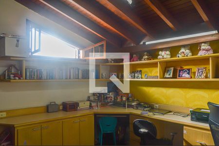 Casa à venda com 350m², 4 quartos e 5 vagas Casa à venda com 350m², 4 quartos e 5 vagasEscritório