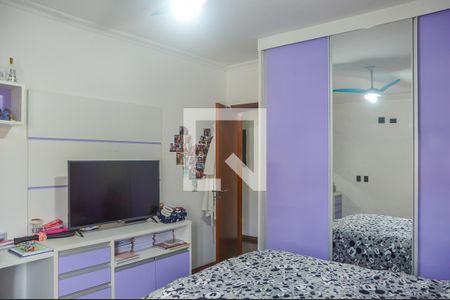 Casa à venda com 350m², 4 quartos e 5 vagas Casa à venda com 350m², 4 quartos e 5 vagasQuarto 1