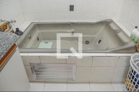 Casa à venda com 350m², 4 quartos e 5 vagas Casa à venda com 350m², 4 quartos e 5 vagasBanheiro da Suíte