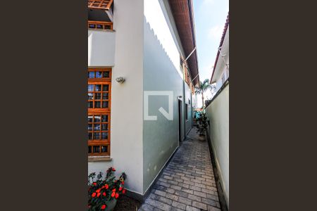 Casa à venda com 170m², 4 quartos e 2 vagas Casa à venda com 170m², 4 quartos e 2 vagasCorredor Lateral