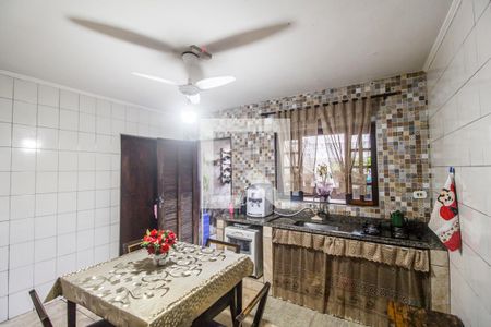 Casa à venda com 420m², 4 quartos e 3 vagas Casa à venda com 420m², 4 quartos e 3 vagasCozinha
