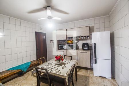 Casa à venda com 420m², 4 quartos e 3 vagas Casa à venda com 420m², 4 quartos e 3 vagasCozinha
