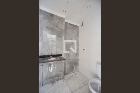 Banheiro social de apartamento para alugar com 2 quartos, 46m² em Vila Esperança, São Paulo