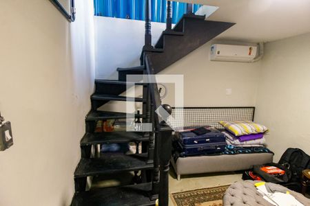 Casa para alugar com 80m², 1 quarto e 2 vagas Casa para alugar com 80m², 1 quarto e 2 vagasEscada acesso
