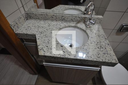 Banheiro de casa para alugar com 1 quarto, 42m² em Vila Nova Galvão, São Paulo