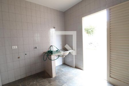 Casa para alugar com 268m², 8 quartos e 2 vagasLavanderia