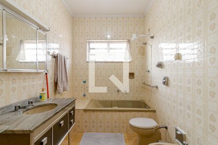 Casa à venda com 180m², 3 quartos e 2 vagasBanheiro da Suíte 1