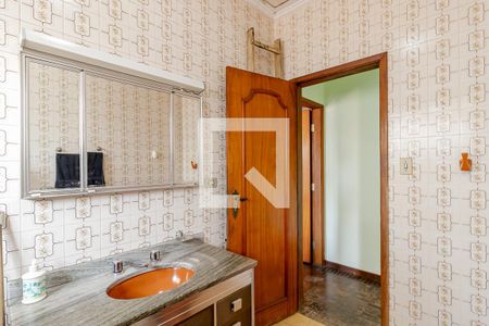 Casa à venda com 180m², 3 quartos e 2 vagasBanheiro 