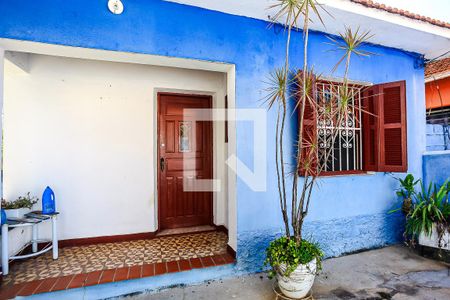 Casa à venda com 400m², 3 quartos e 5 vagas Casa à venda com 400m², 3 quartos e 5 vagasQuintal - Frente