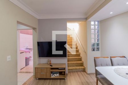 Sala  de casa à venda com 3 quartos, 70m² em Vila Domitila, São Paulo