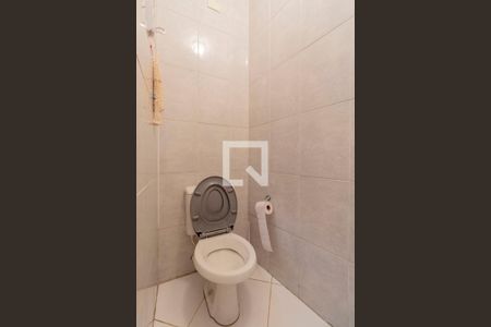 Banheiro de casa à venda com 3 quartos, 70m² em Vila Domitila, São Paulo