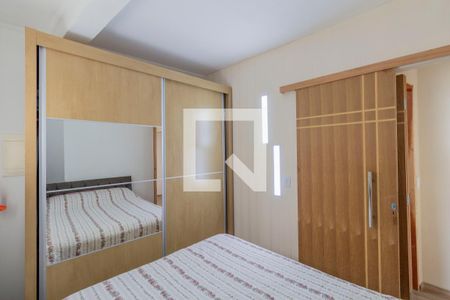 Casa à venda com 70m², 3 quartos e 2 vagas Casa à venda com 70m², 3 quartos e 2 vagasQuarto