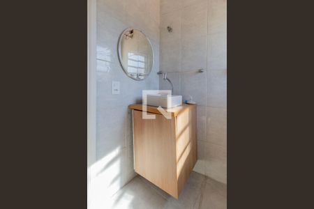 Casa à venda com 70m², 3 quartos e 2 vagas Casa à venda com 70m², 3 quartos e 2 vagasBanheiro