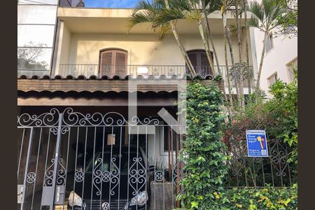 Casa à venda com 300m², 3 quartos e 3 vagasFachada