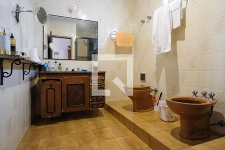 Casa à venda com 300m², 3 quartos e 3 vagasBanheiro da Suíte