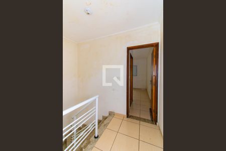 Hall dos Quartos de casa para alugar com 2 quartos, 59m² em Jardim Santa Teresinha, São Paulo