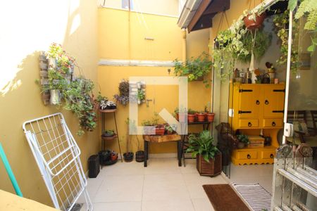 Casa de condomínio à venda com 137m², 3 quartos e 2 vagasQuintal