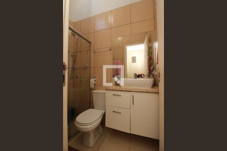 Casa de condomínio à venda com 137m², 3 quartos e 2 vagasBanheiro Social