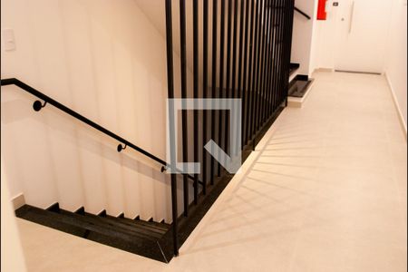 Studio para alugar com 24m², 1 quarto e sem vaga Studio para alugar com 24m², 1 quarto e sem vagaEscada